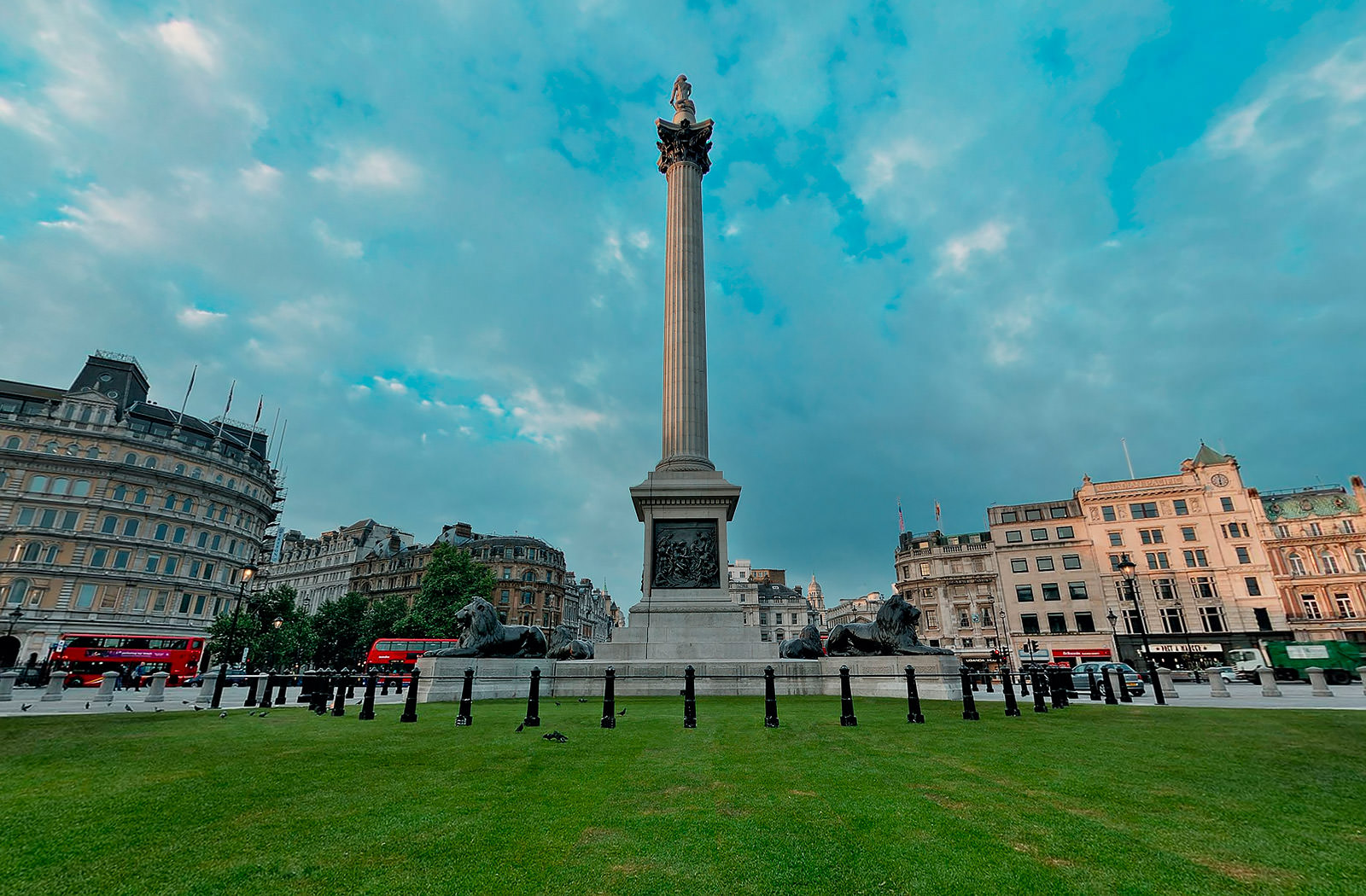 Trafalgar Square – With Grass