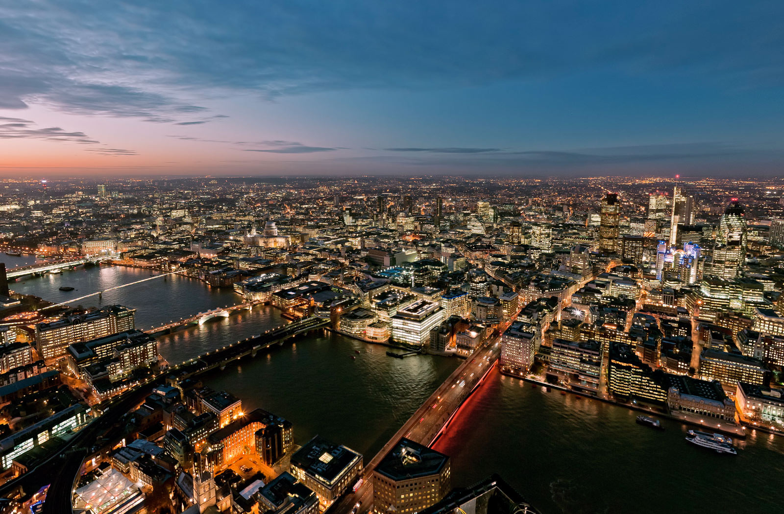 360 Virtual Reality View from a crane during construction of the Shard