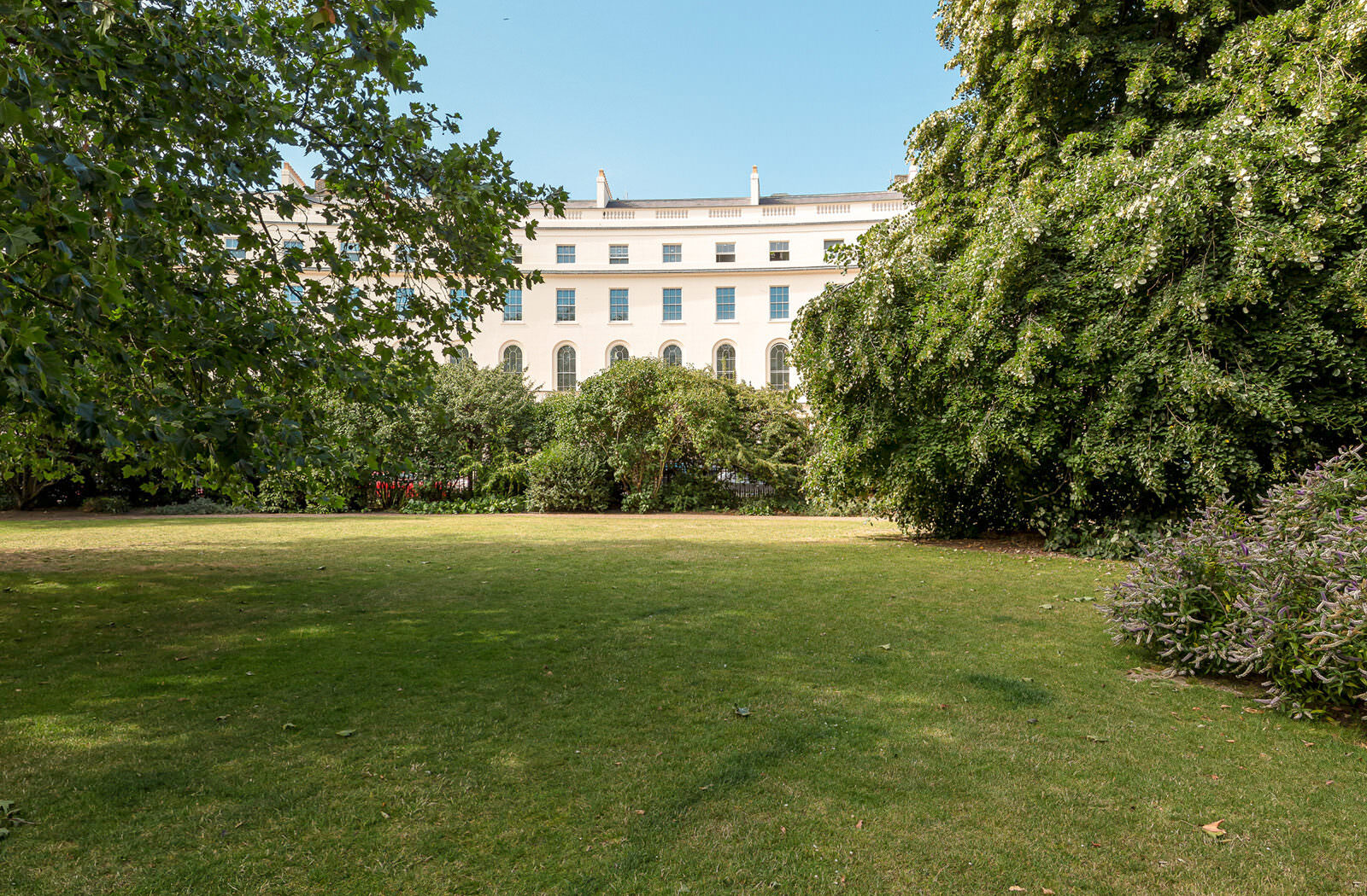 Regent's Crescent 360 tour - gardens