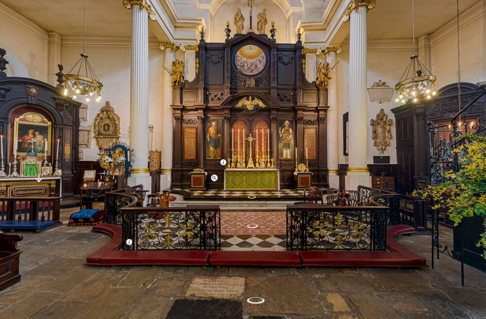 Image of the High Altar at St Magnus the Martyr taken from the church virtual tour