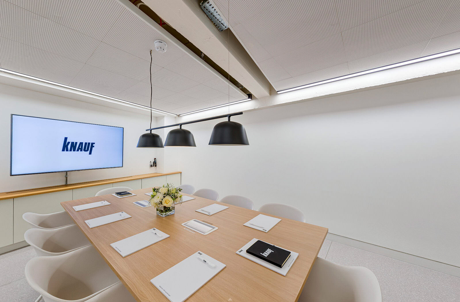 Showroom tour - screenshot from the virtual tour looking inside one of the Knauf meeting rooms