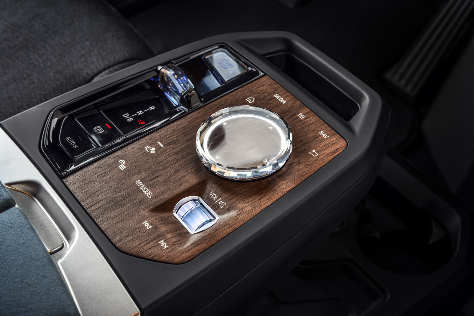 BMW virtual tour - Close up of the walnut panel and glass controller in the BMW iX electric vehicle