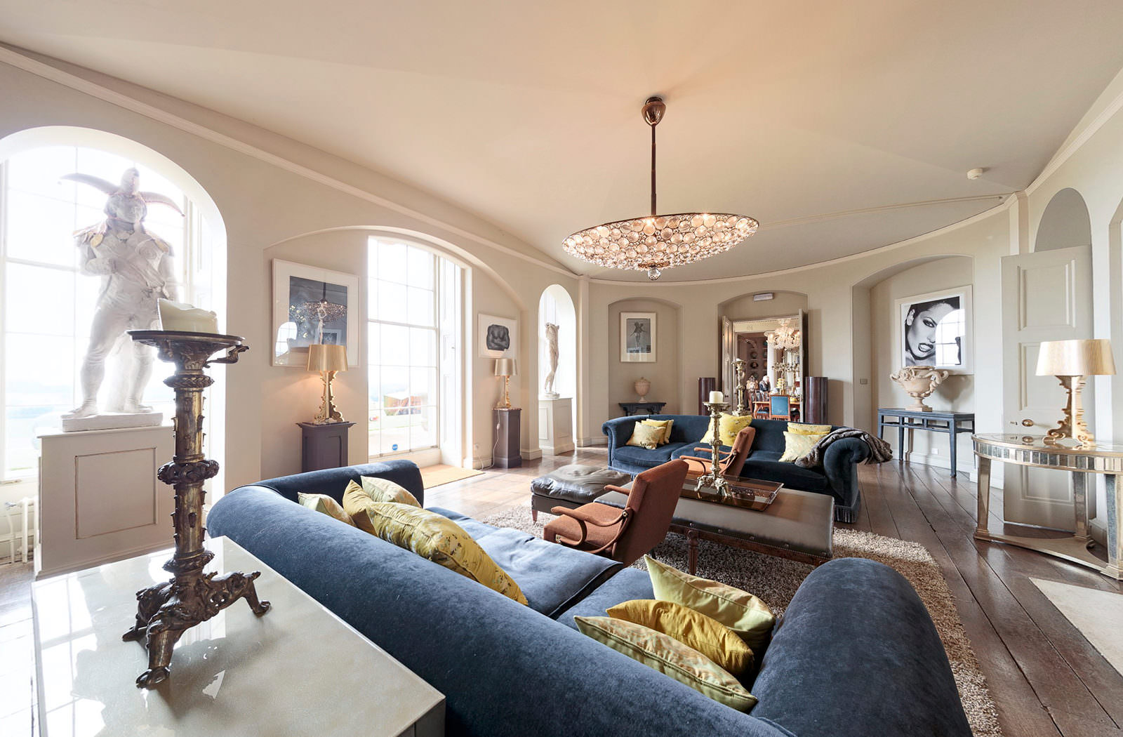 Sill of the salon from the 360 virtual tour of the estate